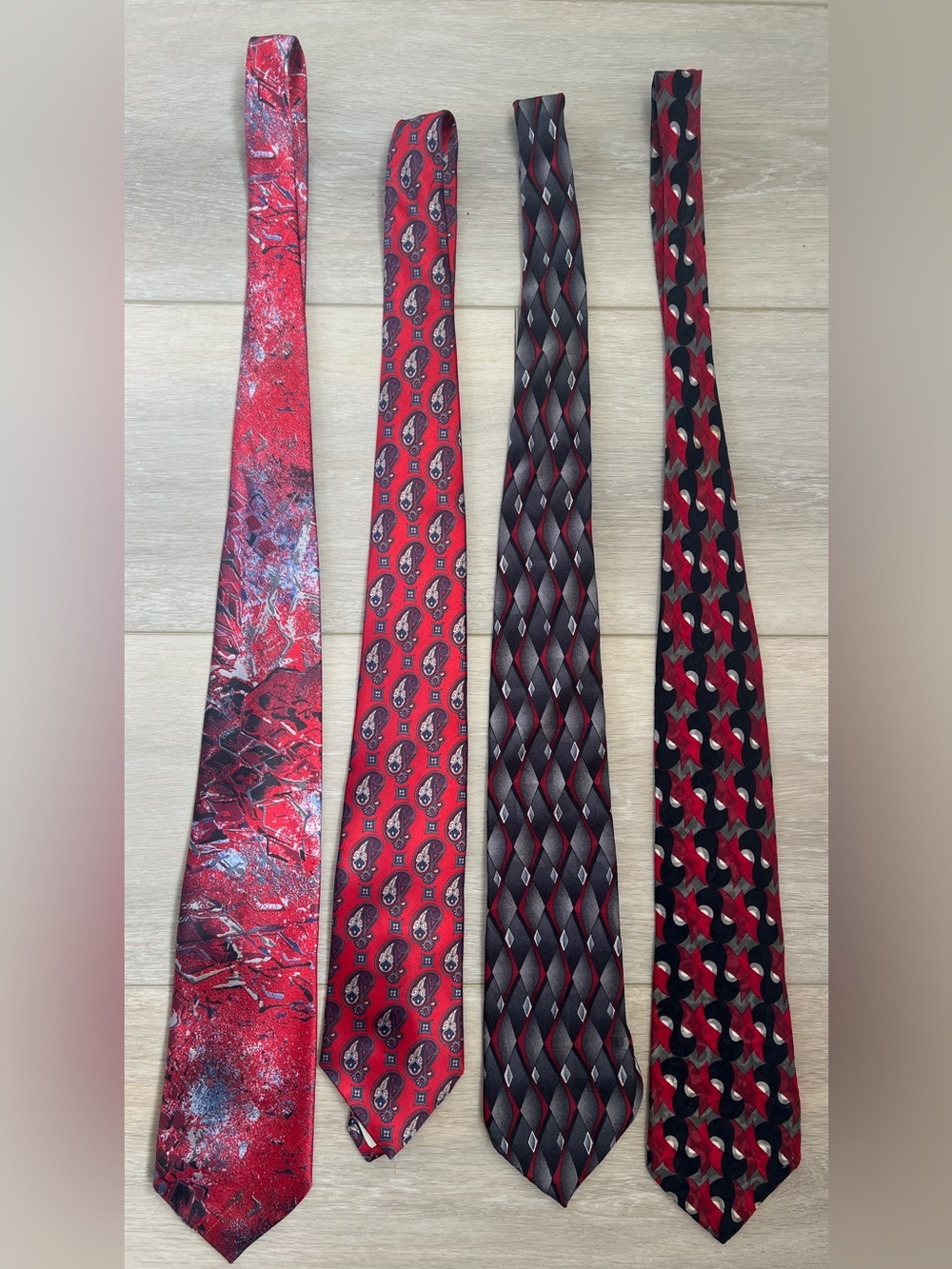 Classic Red Men's Tie Collection - Versatile Patterned Neckties